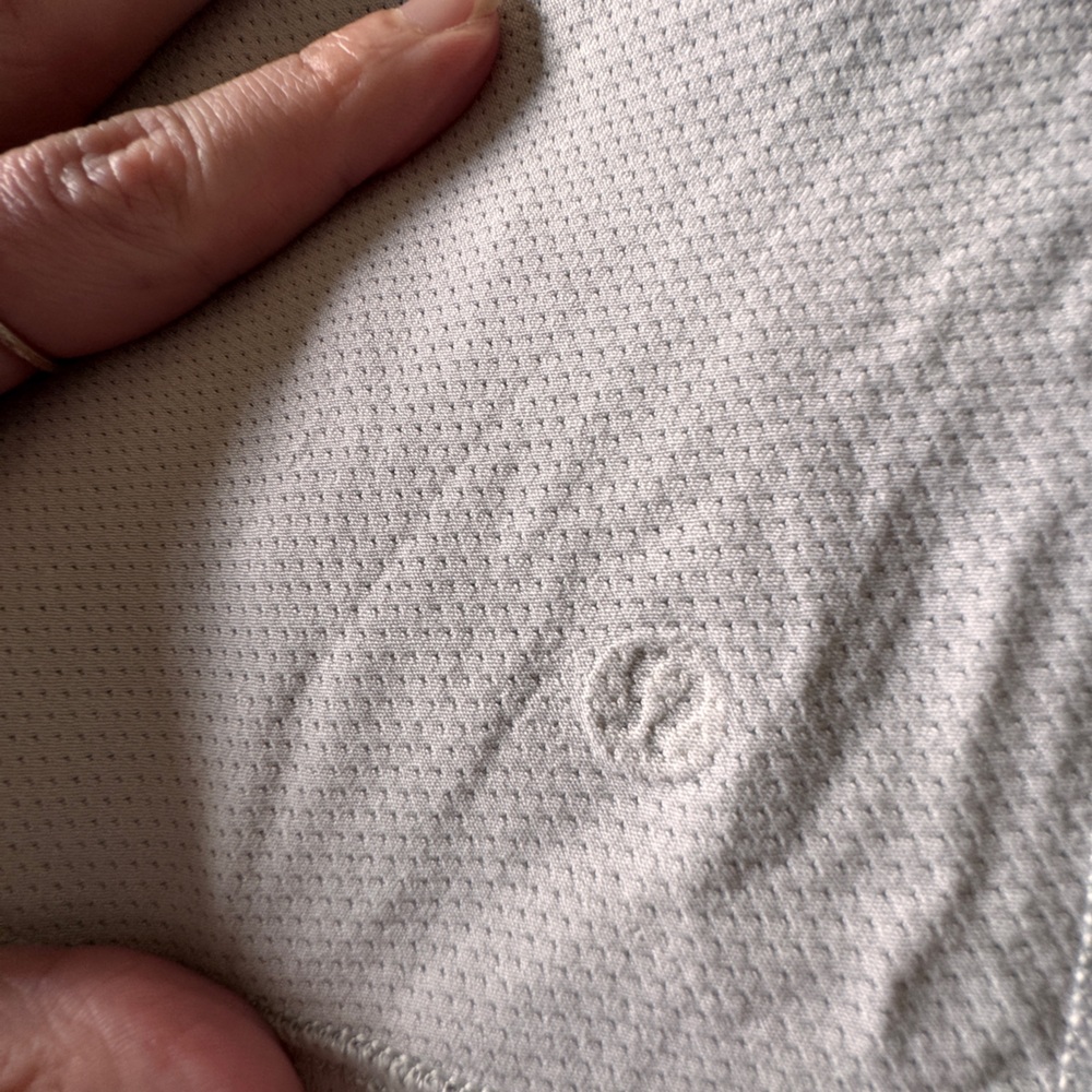 Lululemon 8 Inner Essence Long Sleeve Tee White/Light Silver - Picture 6 of 6